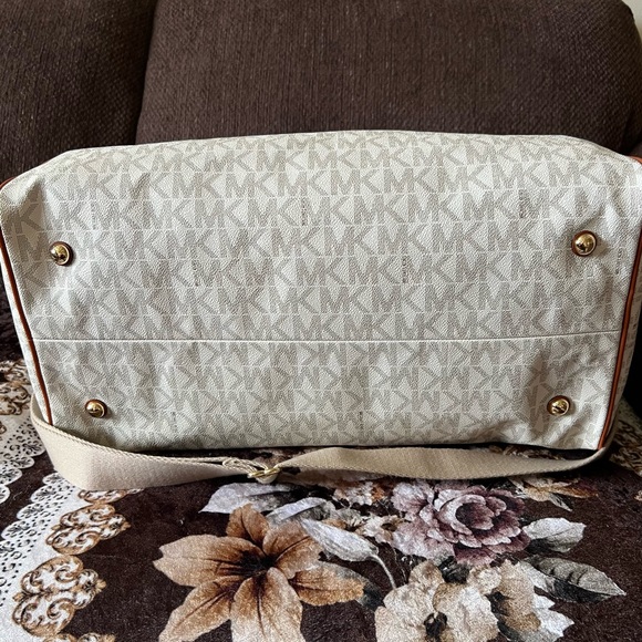 MICHAEL KORS Jet Set Large Vanilla Adjustable Strap Weekender Duffle Bag NWT - Picture 13 of 15